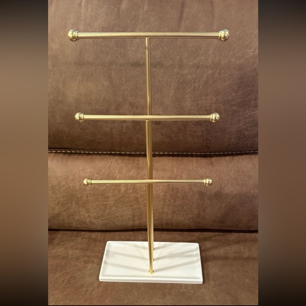 Umbra Necklace Stand